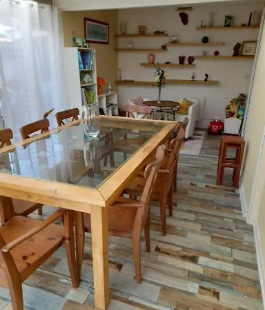 Alojamento de Acomodação e Pequeno-almoço Maison Familiale Entouree De Verdure Pres D'arcachon, Plages Et Golfs 4*