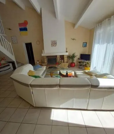 Maison Familiale Entouree De Verdure Pres D'arcachon, Plages Et Golfs ベッド・アンド・ブレックファスト グジャン・メストラ