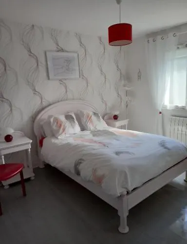 Maison Familiale Entouree De Verdure Pres D'arcachon, Plages Et Golfs 住宿加早餐酒店 居让梅斯特拉