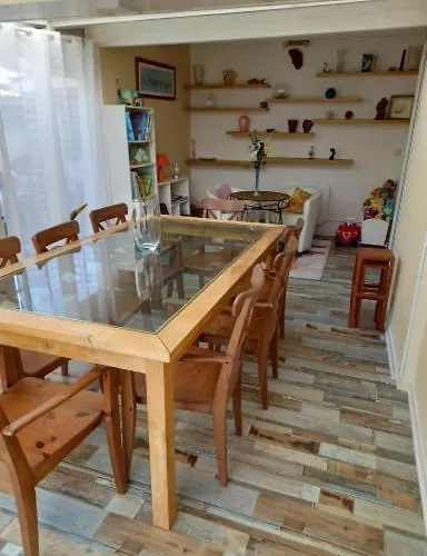 住宿加早餐酒店 Maison Familiale Entouree De Verdure Pres D'arcachon, Plages Et Golfs 4*